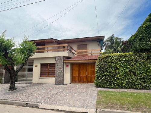 Hermosa Casa A La Venta En  Ituzaingo Norte