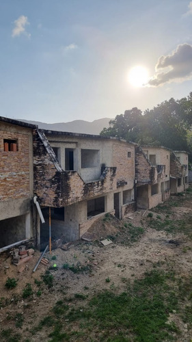 En Venta Proyecto De 14 Townhouses Terminados En Obra Gris