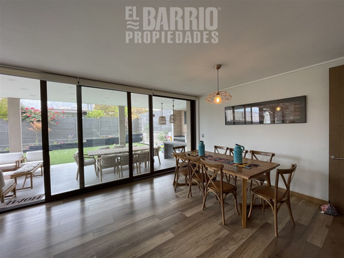 Casa En Venta De 4 Dorm. En Colina