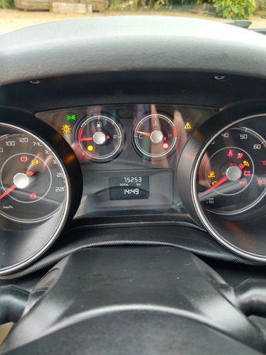 Imagem 12 de 15 de Fiat Punto 2013 1.4 Attractive Flex 5p