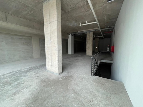 Arriendo Local Comercial, 217,54 M2 Nivel Calle + 196,91 M2