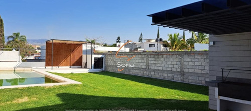 Casa En Oaxtepec Morelos, Lujosa Amplio Jardín