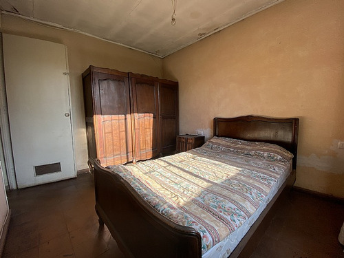 Casa Con Potencial Comercial A 1 Cuadra De Metro Ecuador