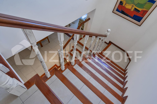 Impecable Casa En Barrio La Masia, Pilar