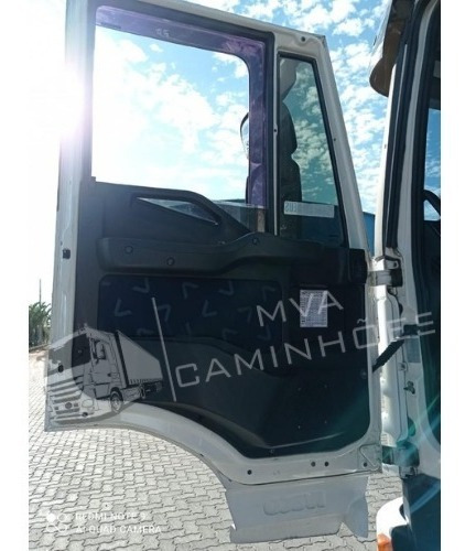 Imagem 3 de 10 de Caminhão Iveco Strallis 460 Teto Alto - 6x2 T
