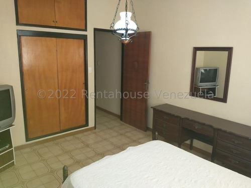 Imagen 5 de 9 de Impecable Casa En Judibana, De Muy Buena Construcción Y Distribución. Este Es Un Urbanismo Tranquilo Y Con Servicios Públicos Ininterrumpidos. #22-18918