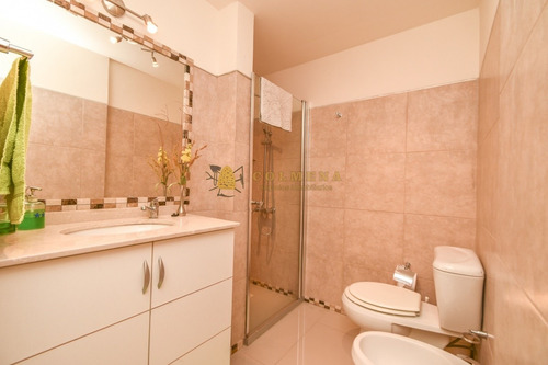 Excelente Apartamento De Tres Dormitorios Frente Al Mar - Punta Del Este- Ref: 3912