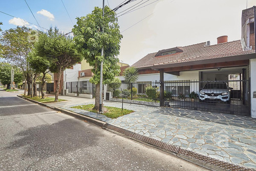 Casa En Venta En Villa Ballester De 4 Ambientes.