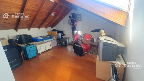 Cerca De Estación Juan. B. Justo, Solido Chalet 8 Amb. Con Piscina, Suite, Cochera Y Fondo