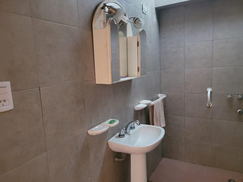 Apto Credito !!! Vendo Casa 3 Dormitorios, 6 Amb. Bº Los Naranjos (con Renta)