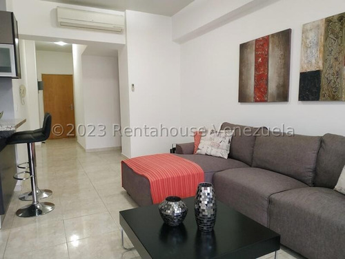 Julio Latouche 25-9371 Apartamento En Venta La Trigaleña Valencia, Amplio, Comodo, Equipado Y Amoblado,, Espectacular Vista, Maxima Seguridad, Pozo De Agua Y Planta Electrica.