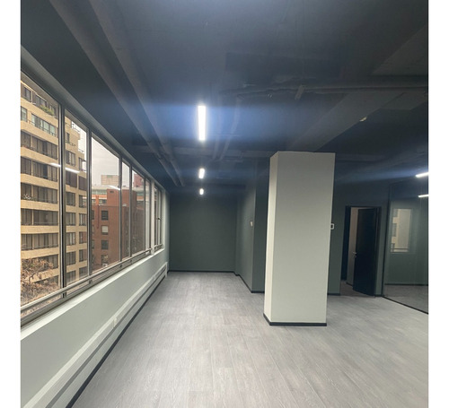 Excelente Oficina Ubicada En El Sector El Golf Las Condes