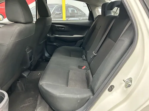 Toyota Yaris 4p Sedán Base L4/1.5 Aut