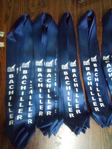 Diplomas Medallas Placas De Reconocimiento Botones