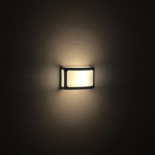 Arandela Parede Muro Externa Interna Policarbonato 110v/220v Estrutura Branco 127/220v