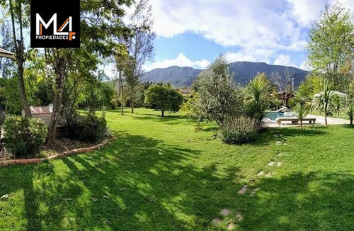 Casa En Venta De 5 Dorm. En El Centro De Olmué