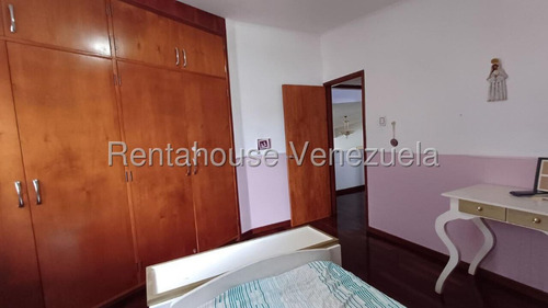 Cómoda Y Lujosa Casa Con Un Diseño Arquitectónico Unico En Venta En Prados Del Este Yf