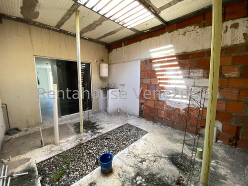 Bello Townhouse Para Seguir Remodelando A Tu Gusto
