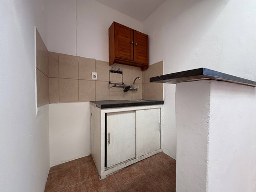 Alquiler - Apartamento Reciclado Con Un Dormitorio En La Comercial - Juan Paullier Y Gral. Pagola