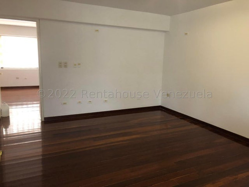 Casa En Venta, Ubicada En La Urbanizacion El Cafetal Mls #23-5370