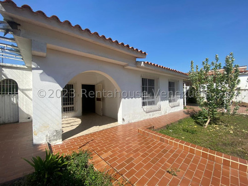 Excelente Casa Comercial En Alquiler Ubicada En Una De Las Principales Avenidas De La Ciudad Barquisimeto Jr