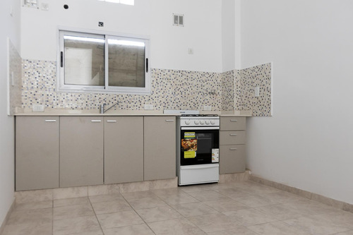 Departamento En Av. Espora Y Amenedo, 2 Ambientes!