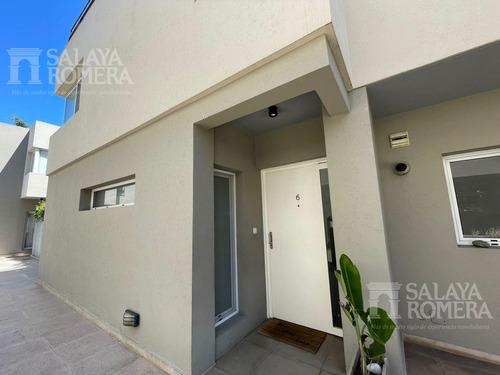 Venta- Duplex En Complejo -olivos 4 Ambientes Con Cochera Cubierta