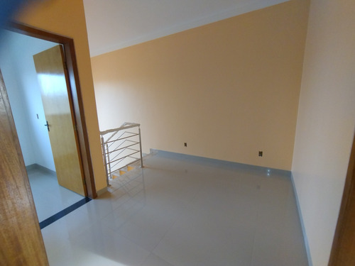 Casa/sobrado 3 Quartos Próximo Terminal Do Garavelo