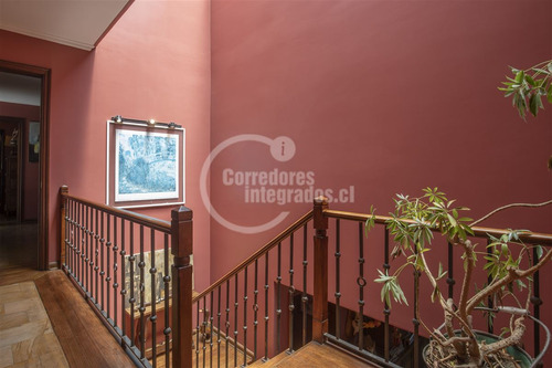 Casa En Venta De 6 Dorm. En Las Condes