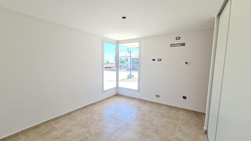Hauser Vende Muy Linda Casa A Estrenar En Barrio La Bastilla!