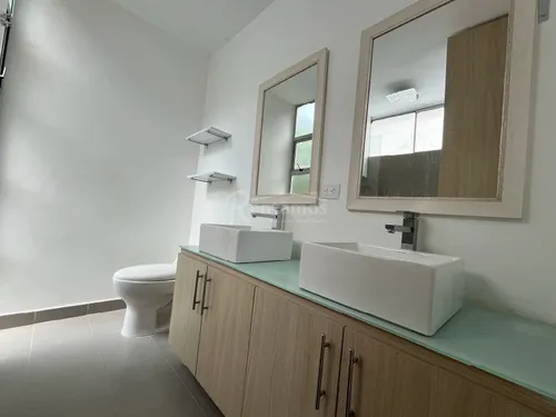 Casa En Arriendo En Loma Del Atravesado. Cod A776020