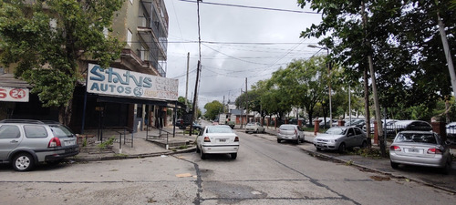 Excelente Local En Esquina Transitada De Sarandí