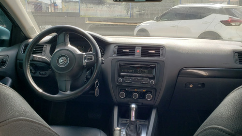 Volkswagen Jetta 2.0 Comfortline Flex 4p Automática