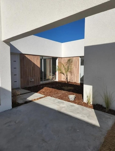 Imagen 5 de 17 de Venta De Casa San Sebastián Área 5