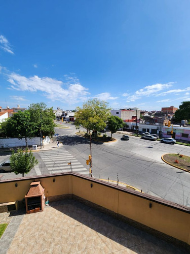 Casa En Venta De 3 Dormitorios C/ Cochera En Villa Celina