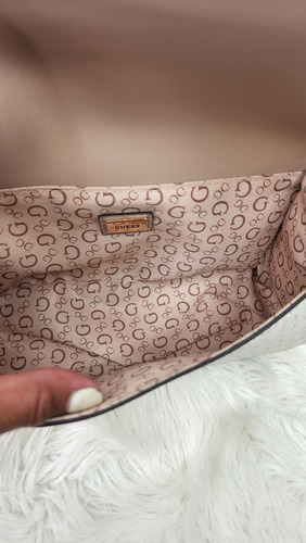 Bolsa Guess Sg914221 Nueva 100 % Original Con Etiqueta Blanco Estampado Oro Beige