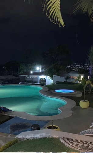 Venta De Casa En Cuernavaca, Col. 3 De Mayo, 2400 Mts
