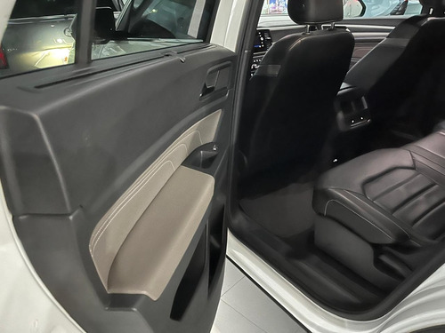 Volkswagen Cross Sport 3.6 Fsi V6 R-Line Auto 4Wd