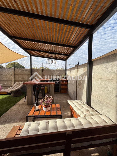 Casa En Venta De 3 Dorm. En Isla De Maipo