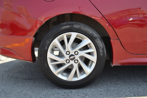 Imagen 7 de 14 de Chevrolet Aveo Ltz 2018 Rojo Cereza