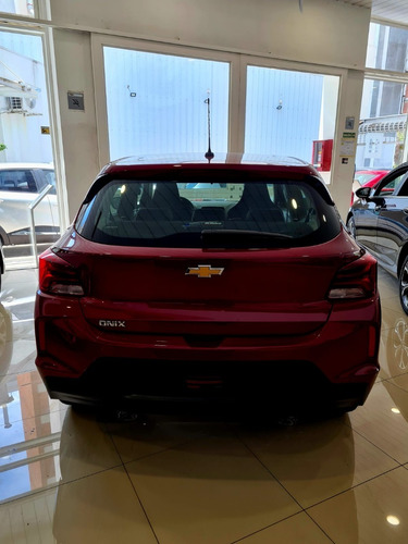 Imagen 6 de 21 de Nuevo Chevrolet Onix 5 Ls 2023 1.2 Manual 0km Color Ggal5