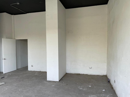 Arriendo Local Comercial De 60,71 M2, Metro Monte Tabor