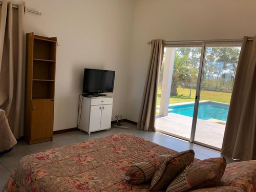 Chacra De 6 Suites, Piscina, Parrillero Y Hermosas Vistas !!