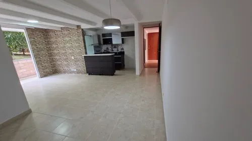 Vendo Apartamento En La Parte Baja De La Loma De Los Bernal, Piso Bajo