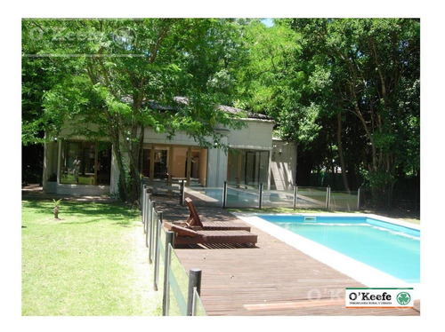 Imagen 10 de 23 de Casa En Venta De Cinco Ambientes Sobre Un Lote Central En El Barrio Las Acacias De Hudson