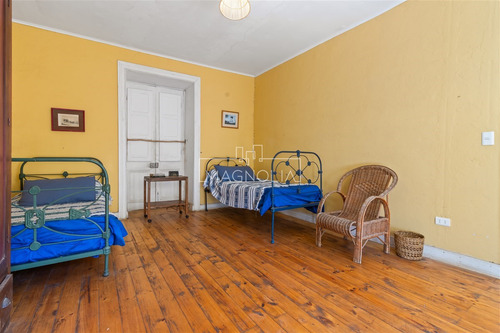 Casa En Venta De 6 Dorm. En Algarrobo