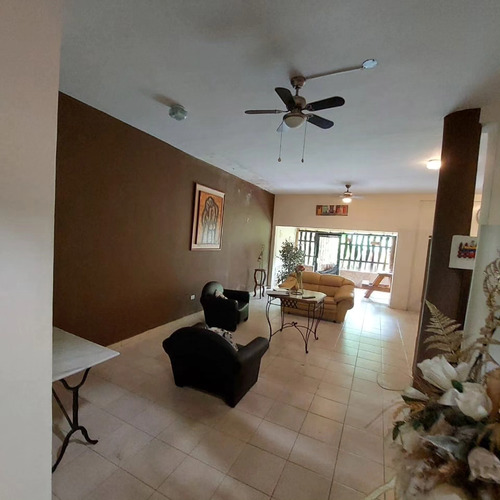 Town-house En Venta Rs. Village Prive Naguanagua Jcossi