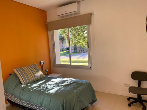 Casa En Venta En Barrio Cerrado Santa Ana Moreno