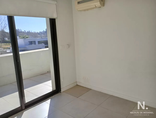 Casa De 4 Dormitorios En Lomas De La Tahona