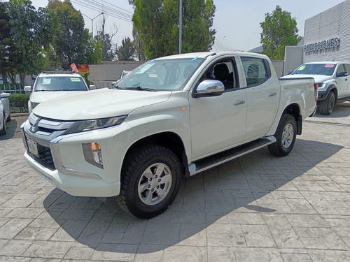 Mitsubishi L200 2.4 Cabina Doble 4x2 Mt